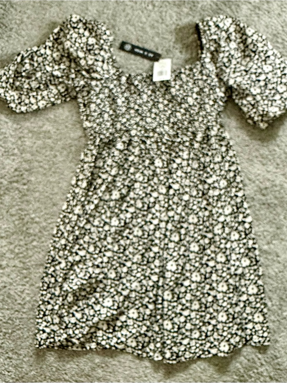 Black and White Floral Puff-Sleeve Dress NWT (Size XL) Juniors
